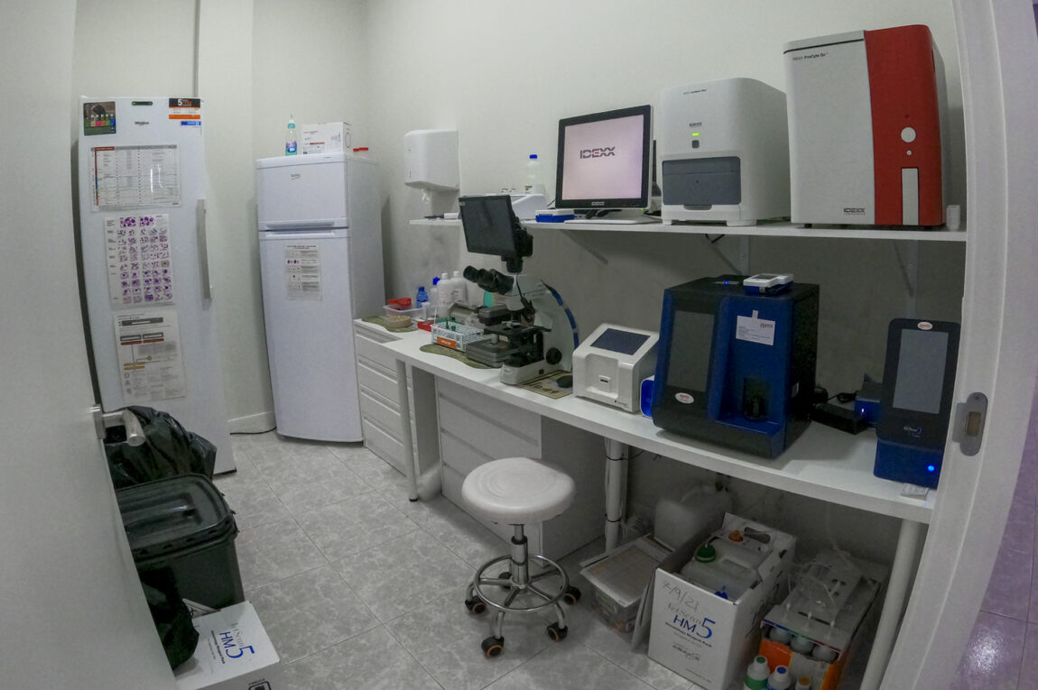instalaciones-laboratorio-1-veterinarios-urbion-soria.jpg